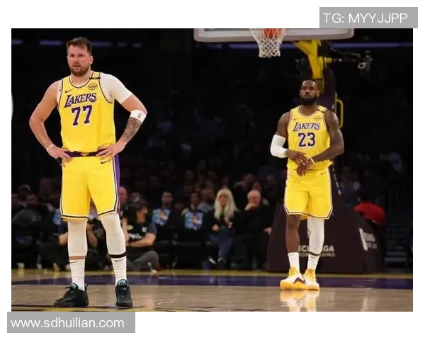 2018年12月16日湖人对阵黄蜂精彩比赛录像回放及赛后分析