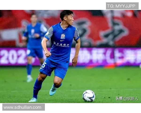 城南足球俱乐部迎战江源球队展现激情与实力的较量 城南足球俱乐部迎战江源球队展现激情与实力的较量