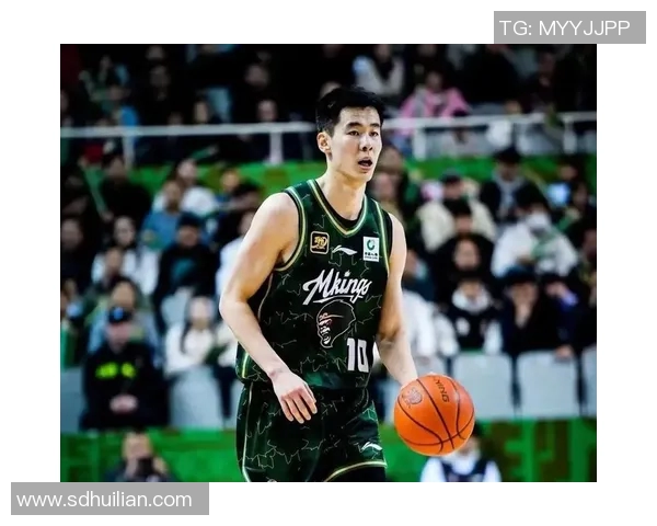 郭昊文：从篮球新星到职业生涯转折的奋斗历程与未来展望