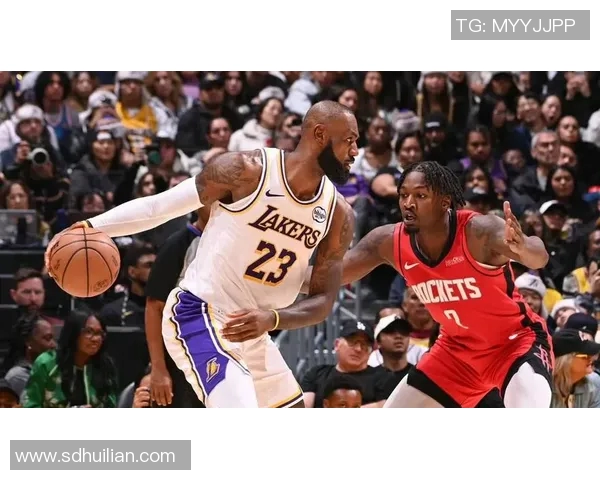 热火与湖人圣诞大战精彩对决回顾球迷热情高涨的篮球盛宴