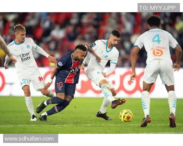 克鲁塞德与圣保罗的激烈对决揭示足球战术与团队精神的巅峰之战