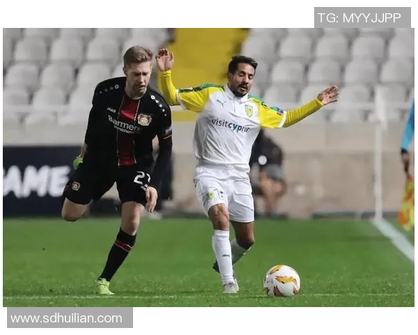 勒沃库森迎战AEK希腊球队争夺欧战小组赛关键胜利