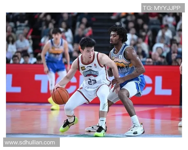 第13轮精彩对决新疆队迎战青岛队争夺胜利的关键时刻